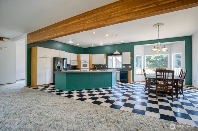 1487 Ocean Beach Road, Hoquiam, WA 98550