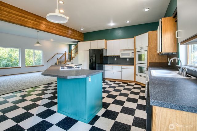 1487 Ocean Beach Road, Hoquiam, WA 98550