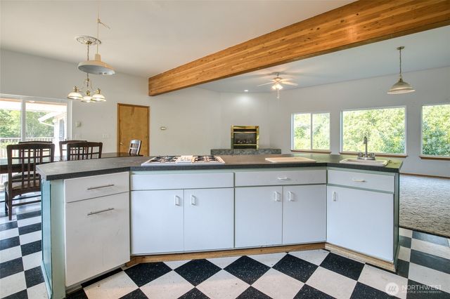 1487 Ocean Beach Road, Hoquiam, WA 98550