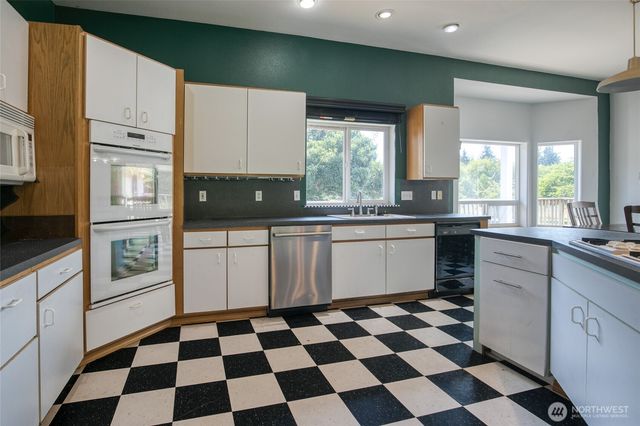 1487 Ocean Beach Road, Hoquiam, WA 98550