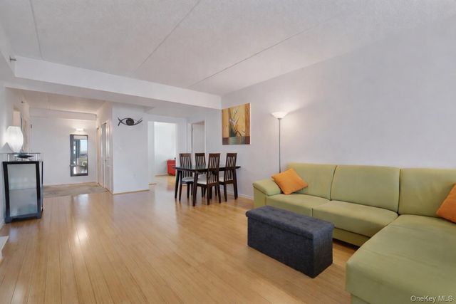 136 Beach 117th Street 4N, Rockaway Park, NY 11694