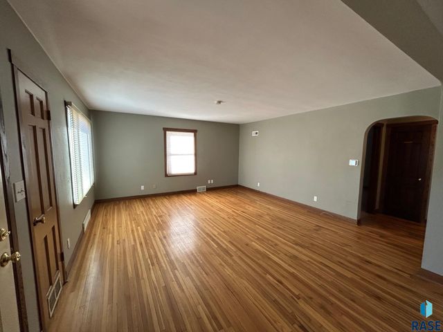 1005 N Kiwanis Ave Avenue, Sioux Falls, SD 57104