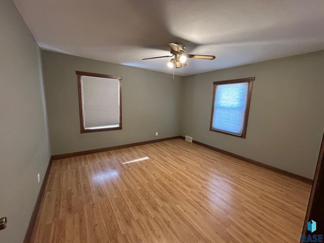 1005 N Kiwanis Ave Avenue, Sioux Falls, SD 57104