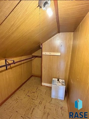 1005 N Kiwanis Ave Avenue, Sioux Falls, SD 57104