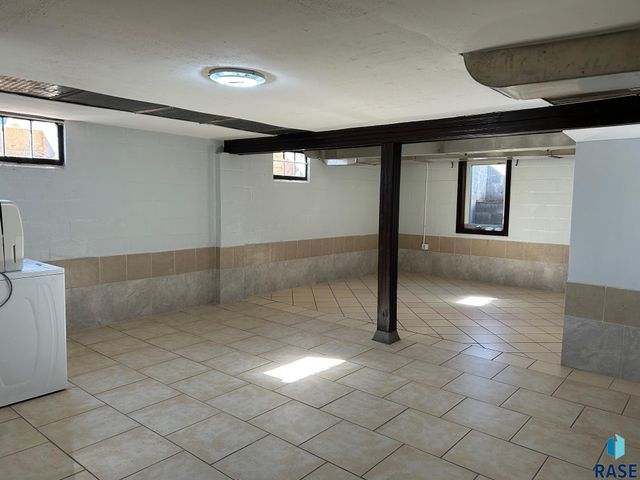 1005 N Kiwanis Ave Avenue, Sioux Falls, SD 57104