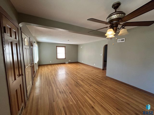 1005 N Kiwanis Ave Avenue, Sioux Falls, SD 57104