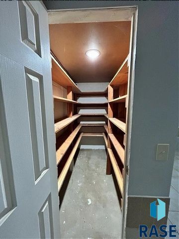 1005 N Kiwanis Ave Avenue, Sioux Falls, SD 57104