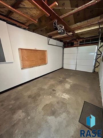 1005 N Kiwanis Ave Avenue, Sioux Falls, SD 57104