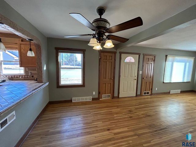 1005 N Kiwanis Ave Avenue, Sioux Falls, SD 57104