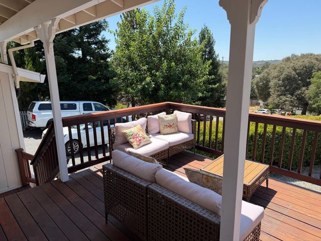 2345 Ponderosa Rd, Rescue, CA 95672