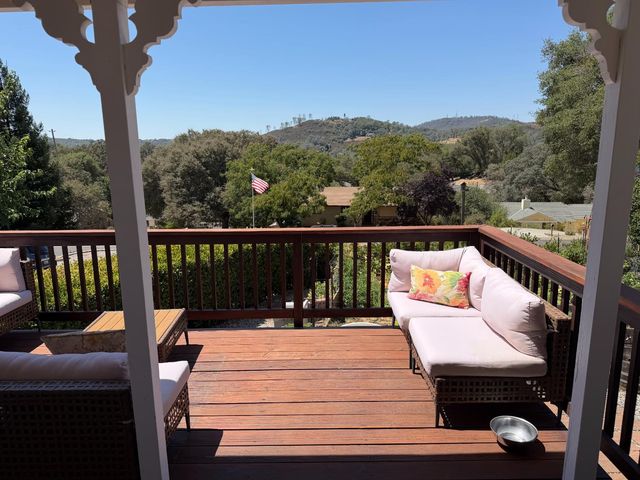 2345 Ponderosa Rd, Rescue, CA 95672
