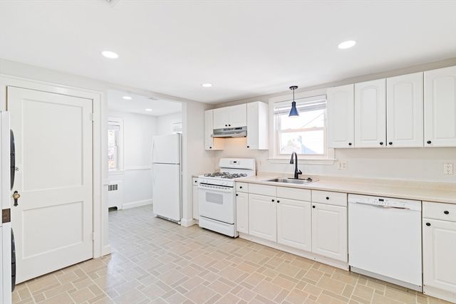 126 Washington Ave 2, Waltham, MA 02453