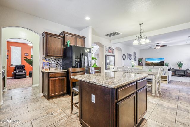 2072 ROBERT MINNIE A, El Paso, TX 79938