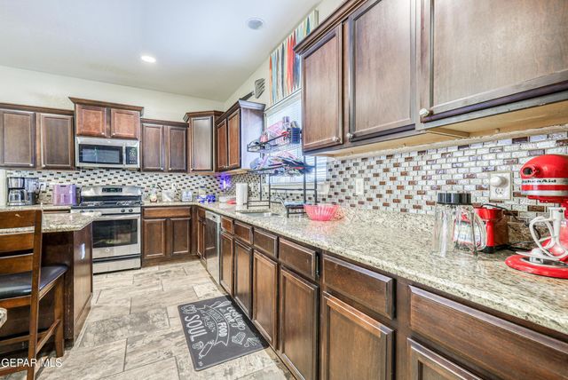 2072 ROBERT MINNIE A, El Paso, TX 79938