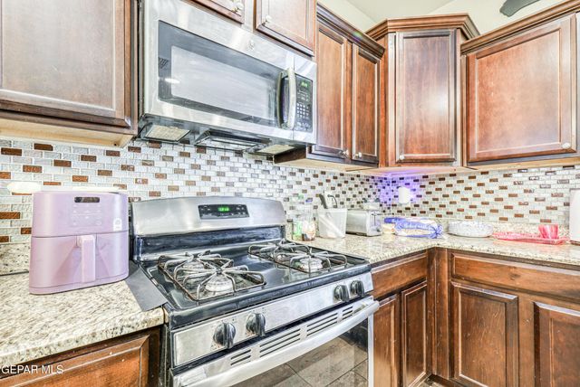 2072 ROBERT MINNIE A, El Paso, TX 79938