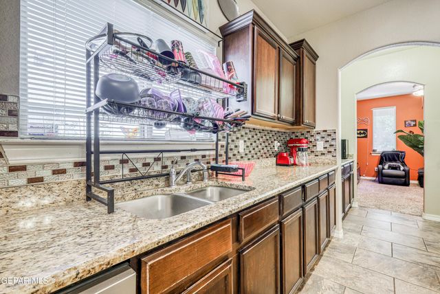 2072 ROBERT MINNIE A, El Paso, TX 79938