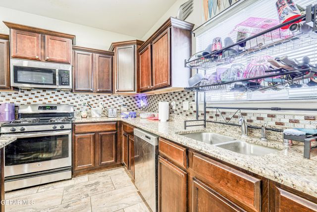 2072 ROBERT MINNIE A, El Paso, TX 79938
