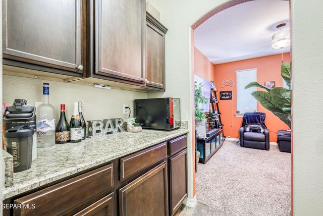 2072 ROBERT MINNIE A, El Paso, TX 79938