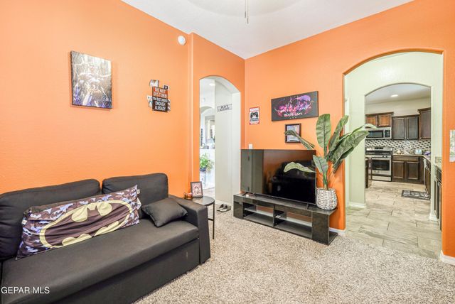 2072 ROBERT MINNIE A, El Paso, TX 79938