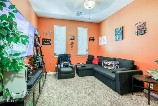2072 ROBERT MINNIE A, El Paso, TX 79938
