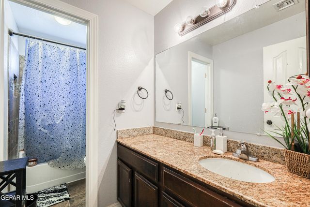 2072 ROBERT MINNIE A, El Paso, TX 79938