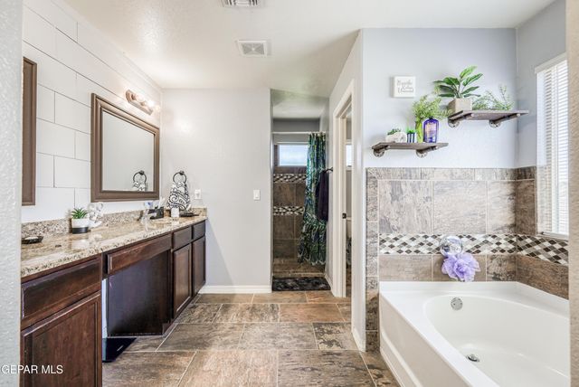 2072 ROBERT MINNIE A, El Paso, TX 79938