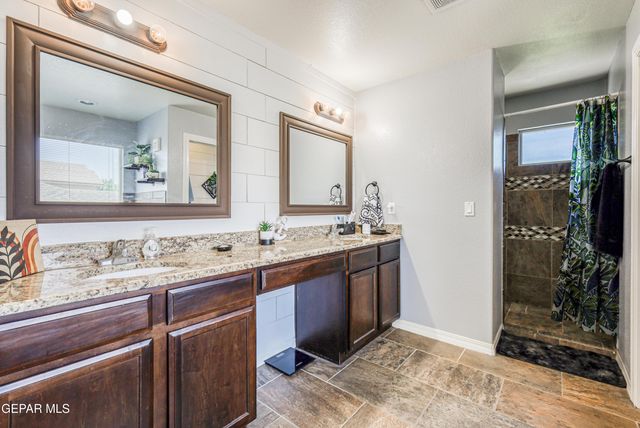 2072 ROBERT MINNIE A, El Paso, TX 79938