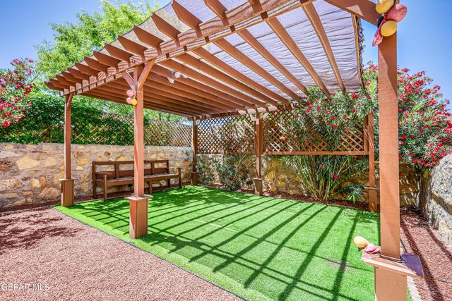 2072 ROBERT MINNIE A, El Paso, TX 79938