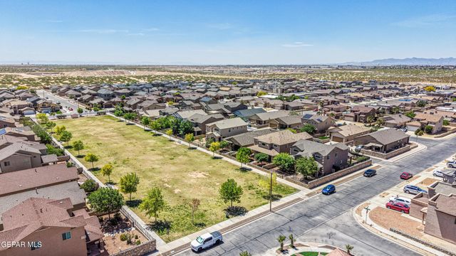 2072 ROBERT MINNIE A, El Paso, TX 79938