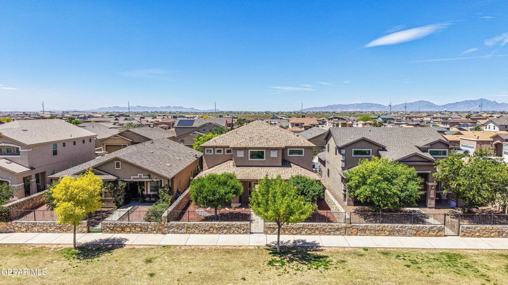 2072 ROBERT MINNIE A, El Paso, TX 79938