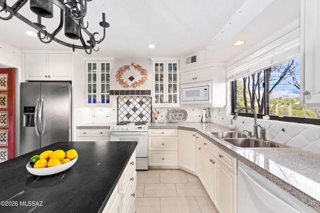 5200 N Calle La Cima, Tucson, AZ 85718