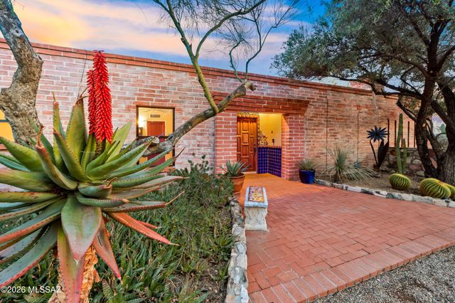 5200 N Calle La Cima, Tucson, AZ 85718