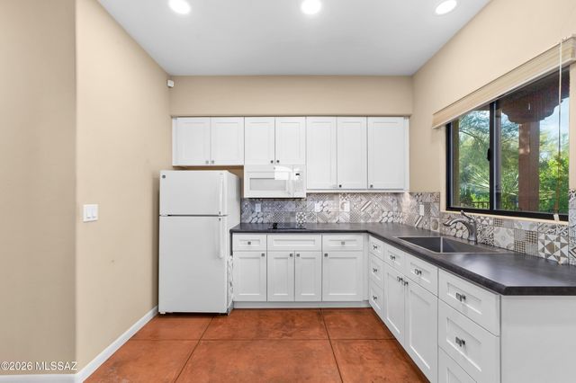 5200 N Calle La Cima, Tucson, AZ 85718