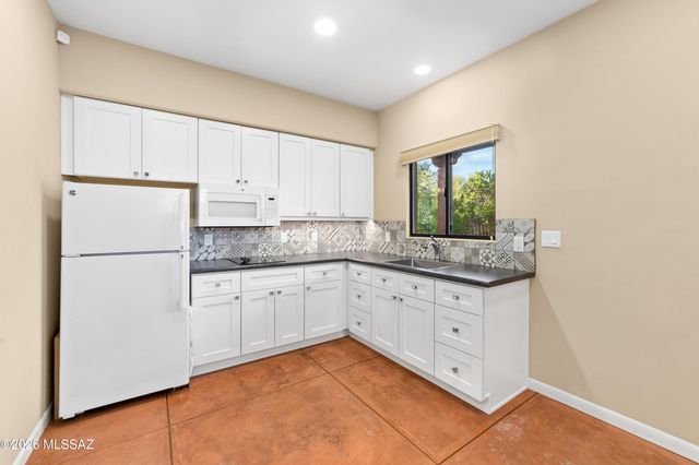 5200 N Calle La Cima, Tucson, AZ 85718