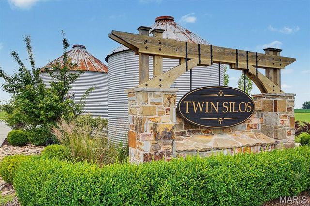 1050 Twin Silos Lane, Orchard Farm, MO 63301