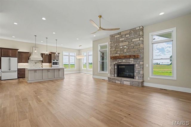1050 Twin Silos Lane, Orchard Farm, MO 63301