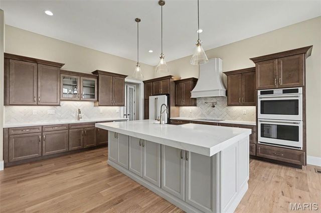 1050 Twin Silos Lane, Orchard Farm, MO 63301