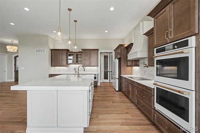 1050 Twin Silos Lane, Orchard Farm, MO 63301