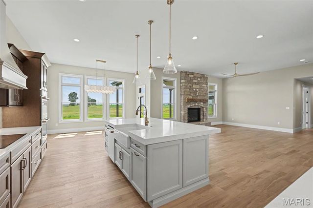 1050 Twin Silos Lane, Orchard Farm, MO 63301
