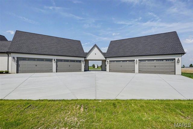 1050 Twin Silos Lane, Orchard Farm, MO 63301