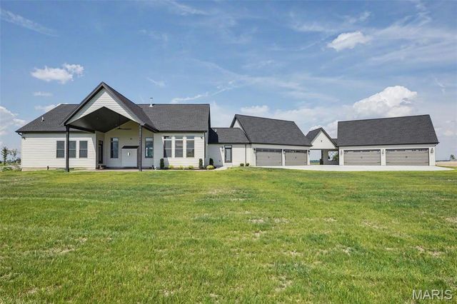 1050 Twin Silos Lane, Orchard Farm, MO 63301