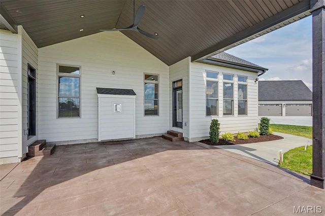 1050 Twin Silos Lane, Orchard Farm, MO 63301