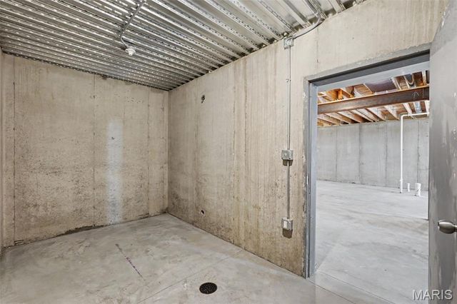 1050 Twin Silos Lane, Orchard Farm, MO 63301