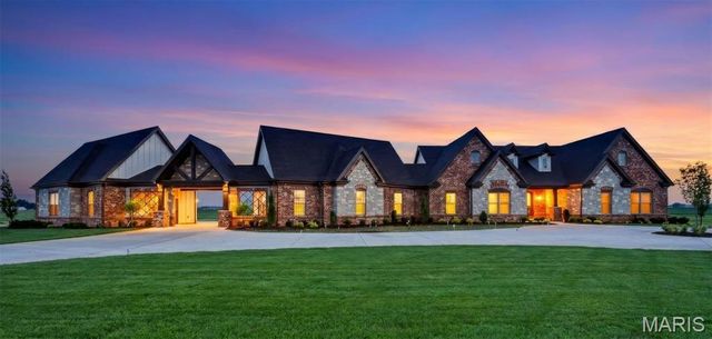 1050 Twin Silos Lane, Orchard Farm, MO 63301
