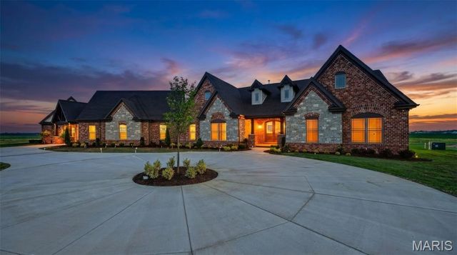 1050 Twin Silos Lane, Orchard Farm, MO 63301