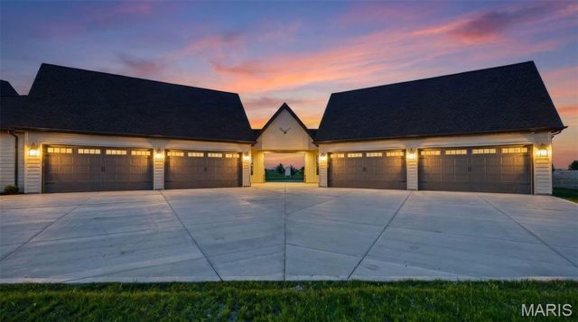 1050 Twin Silos Lane, Orchard Farm, MO 63301