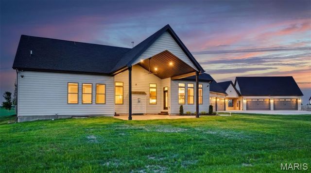1050 Twin Silos Lane, Orchard Farm, MO 63301