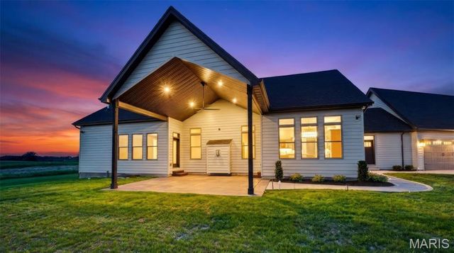 1050 Twin Silos Lane, Orchard Farm, MO 63301