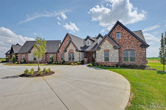 1050 Twin Silos Lane, Orchard Farm, MO 63301