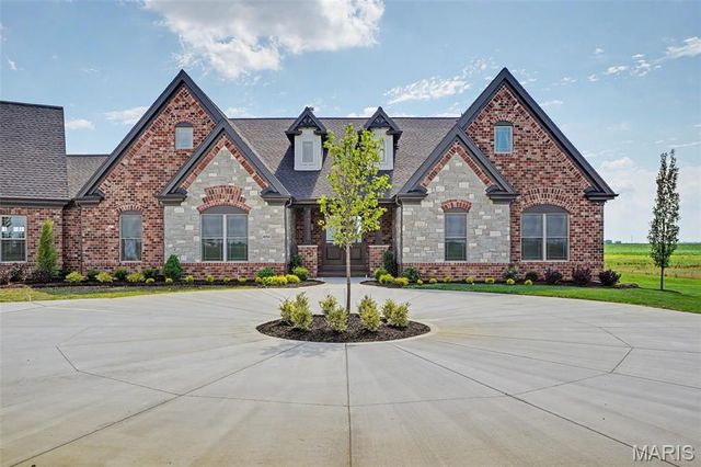 1050 Twin Silos Lane, Orchard Farm, MO 63301